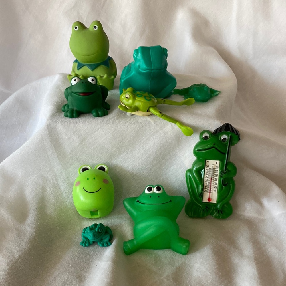 Lot of plastic Frog Toys/Doodads